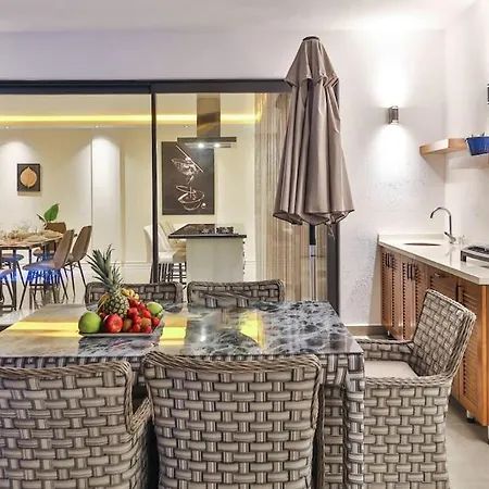 2 Bedrooms, 2 Beds, 2 Baths With Stunning Sea Views, Your Perfect Booking Escape Villa *