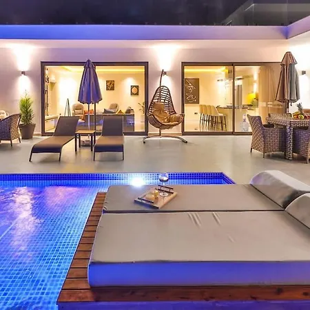 2 Bedrooms, 2 Beds, 2 Baths With Stunning Sea Views, Your Perfect Booking Escape Villa *