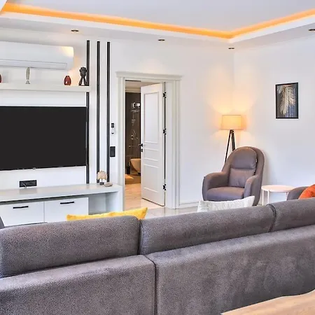 Villa 2 Bedrooms, 2 Beds, 2 Baths With Stunning Sea Views, Your Perfect Booking Escape