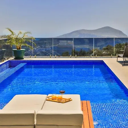 2 Bedrooms, 2 Beds, 2 Baths With Stunning Sea Views, Your Perfect Booking Escape
