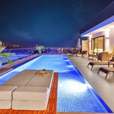 2 Bedrooms, 2 Beds, 2 Baths With Stunning Sea Views, Your Perfect Booking Escape فيلة