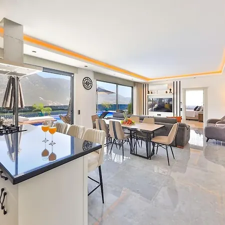 2 Bedrooms, 2 Beds, 2 Baths With Stunning Sea Views, Your Perfect Booking Escape فيلة كالكان
