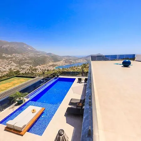 2 Bedrooms, 2 Beds, 2 Baths With Stunning Sea Views, Your Perfect Booking Escape فيلة كالكان