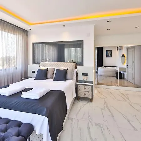 Villa 2 Bedrooms, 2 Beds, 2 Baths With Stunning Sea Views, Your Perfect Booking Escape
