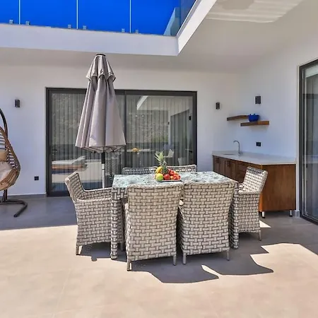 Villa 2 Bedrooms, 2 Beds, 2 Baths With Stunning Sea Views, Your Perfect Booking Escape *