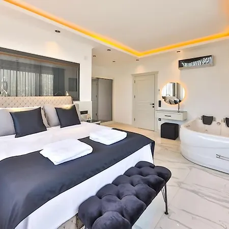 2 Bedrooms, 2 Beds, 2 Baths With Stunning Sea Views, Your Perfect Booking Escape