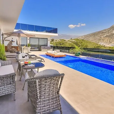 2 Bedrooms, 2 Beds, 2 Baths With Stunning Sea Views, Your Perfect Booking Escape *